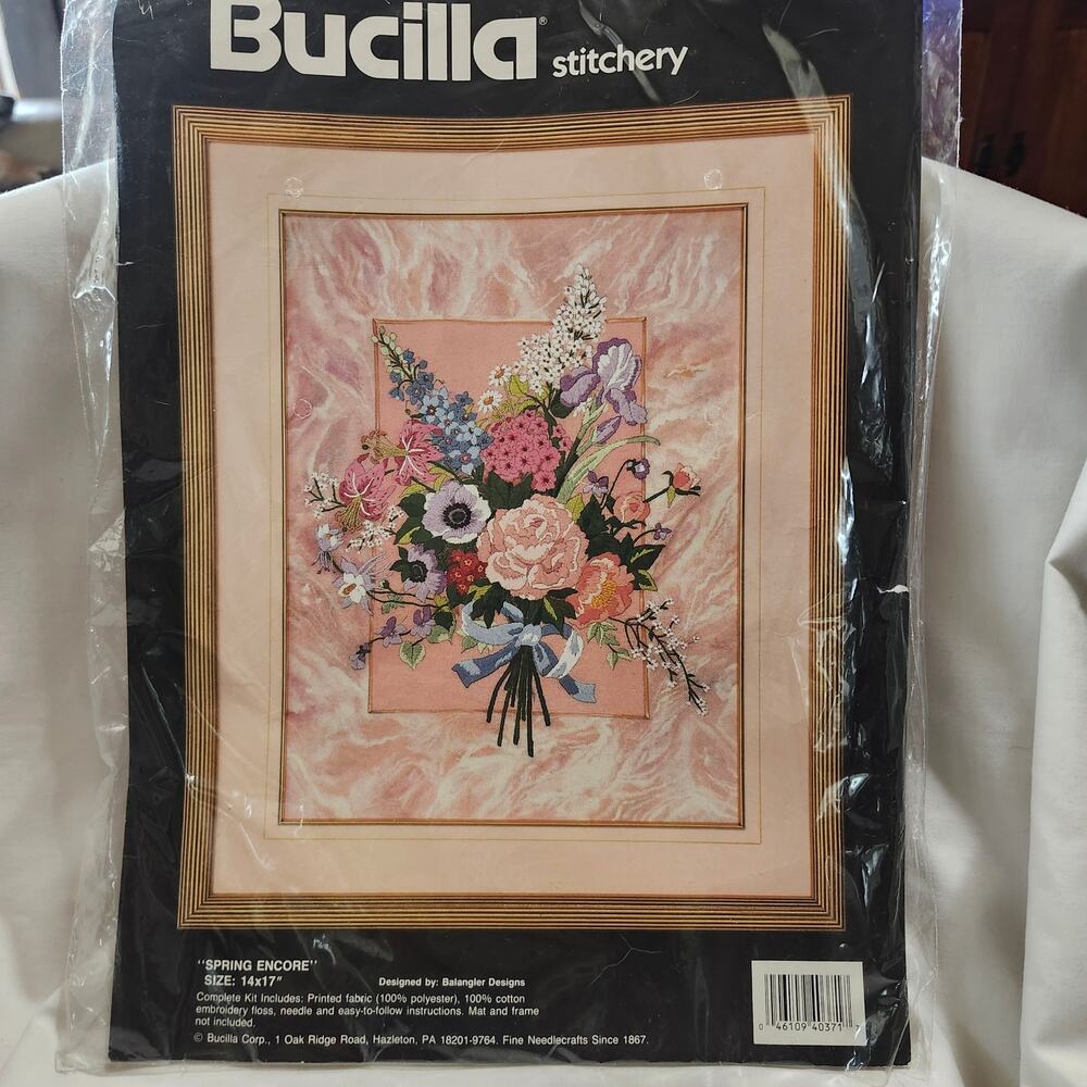 Spring Encore Bucilla Embroidery Kit 40371 Floral Stitchery 14x17 B17 B17